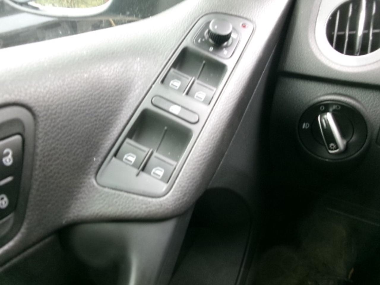 2012 Volkswagen Tiguan S Photo