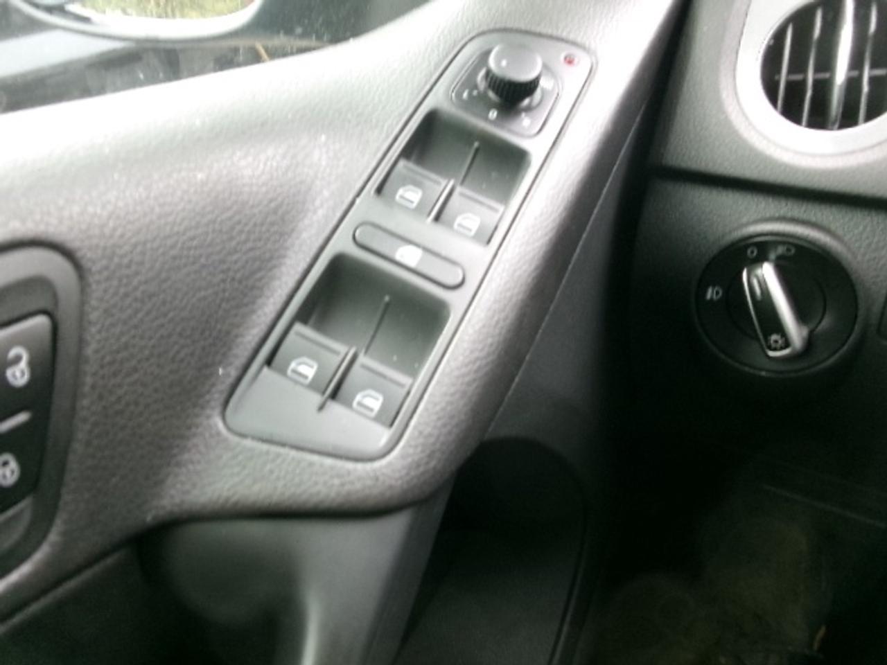 2012 Volkswagen Tiguan S Photo