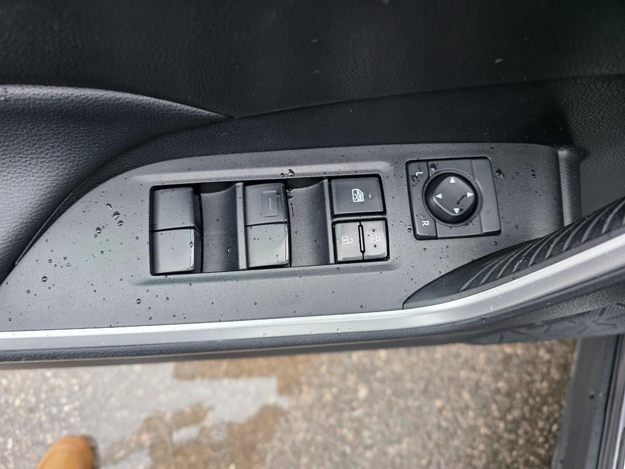 2021 Toyota RAV4 XLE 4dr All-wheel Drive Photo