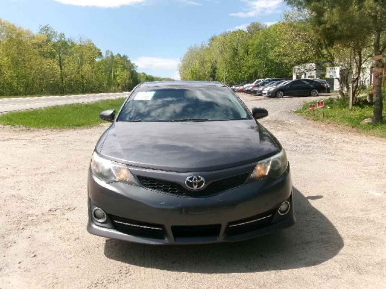 2012 Toyota Camry SE Photo