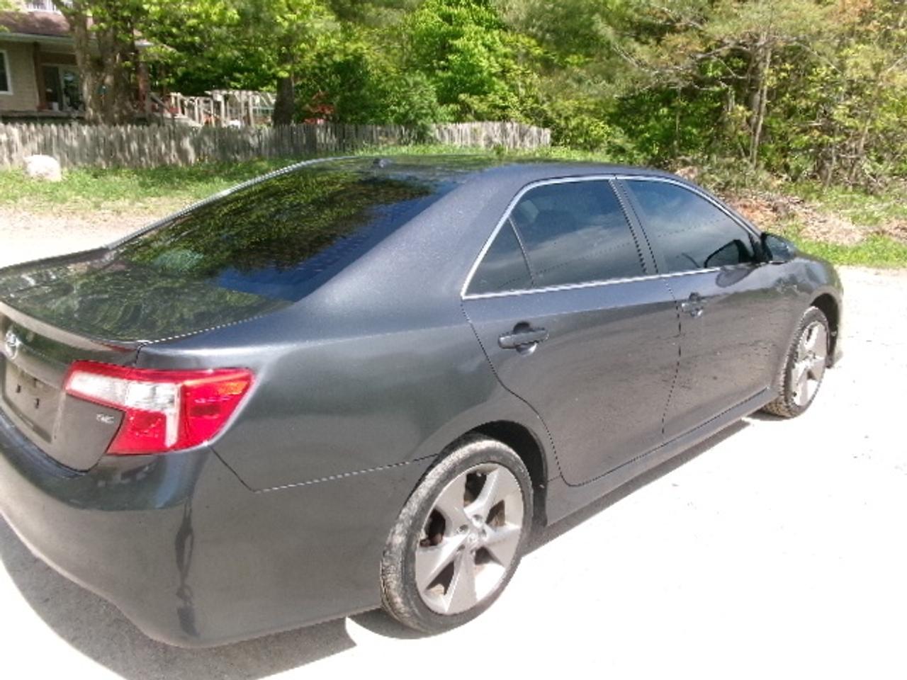 2012 Toyota Camry SE Photo3