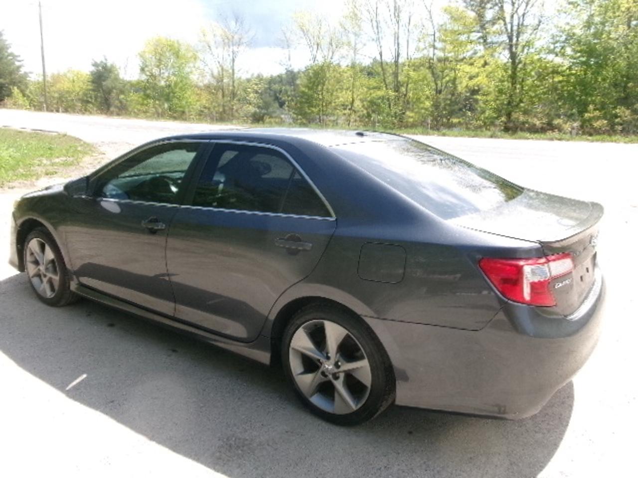 2012 Toyota Camry SE Photo