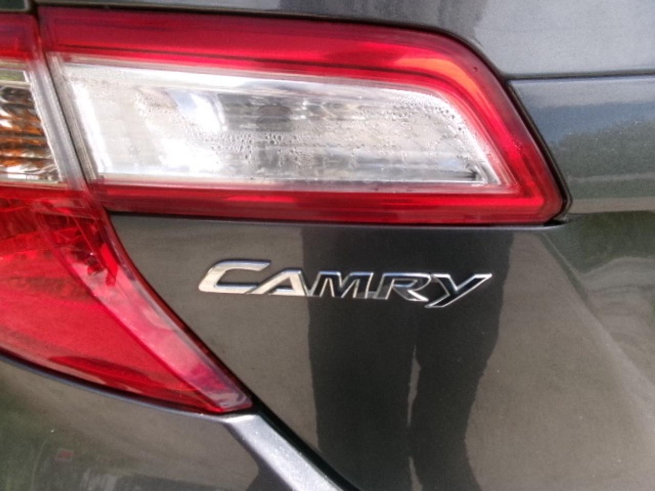 2012 Toyota Camry SE Photo