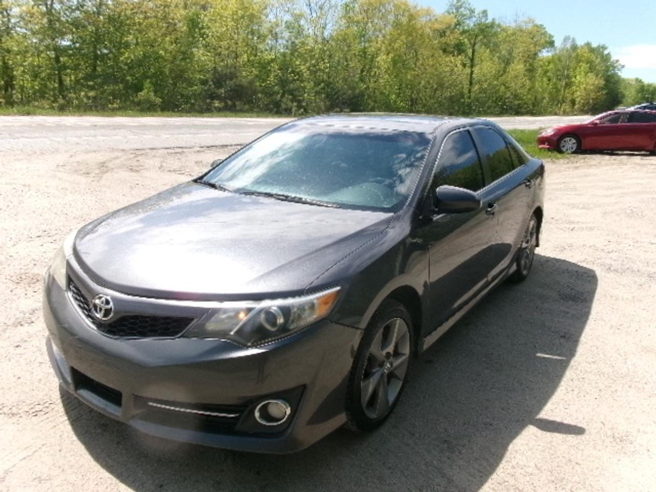 2012 Toyota Camry SE Photo