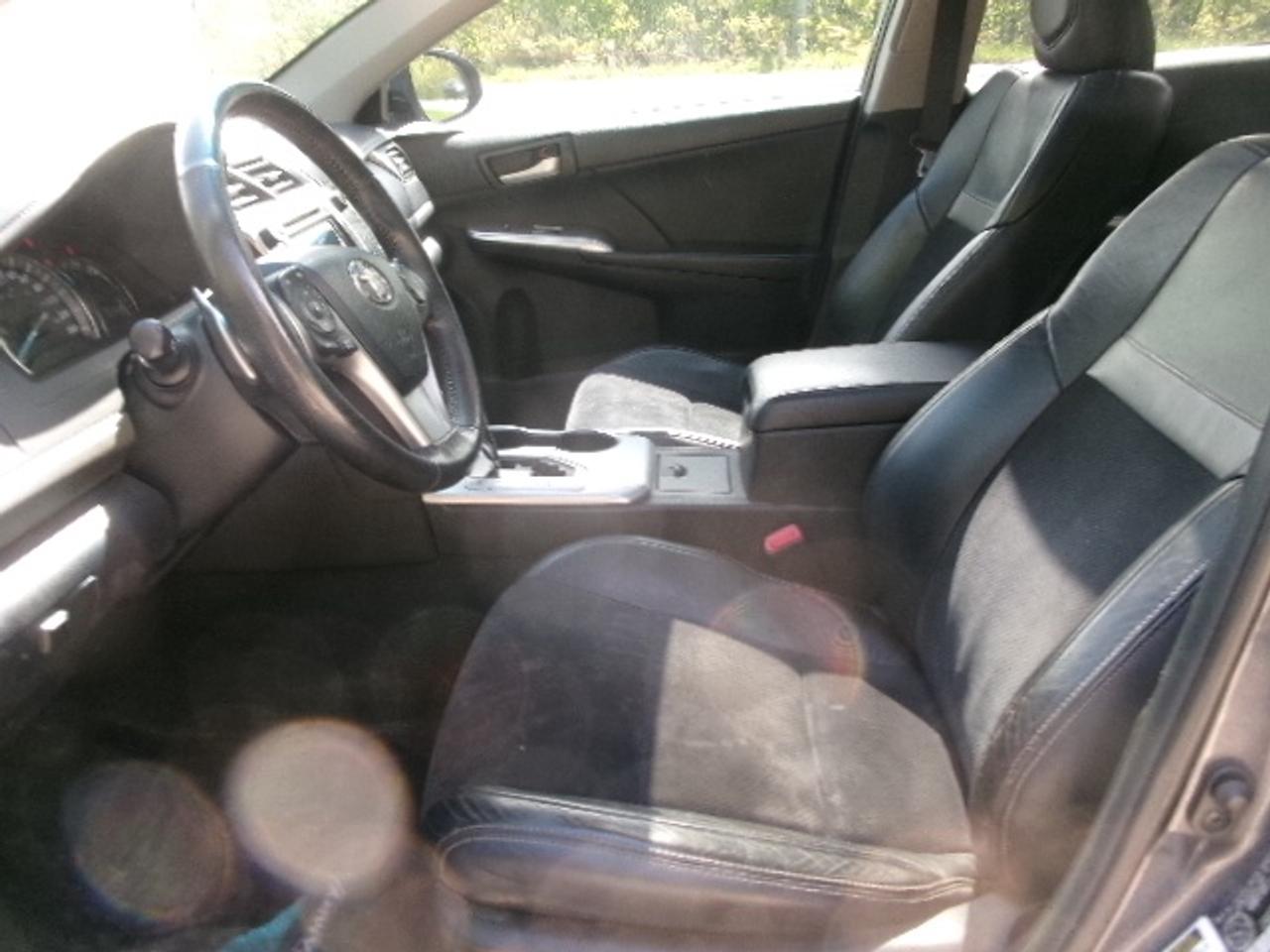 2012 Toyota Camry SE Photo