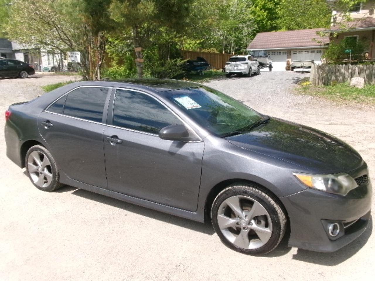 2012 Toyota Camry SE Photo2