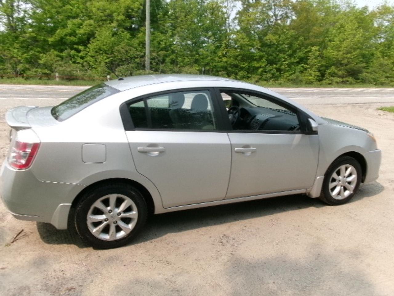 2012 Nissan Sentra 2.0 SR Photo