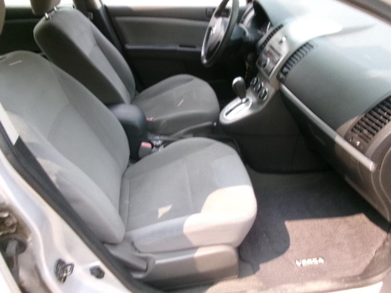 2012 Nissan Sentra 2.0 SR Photo