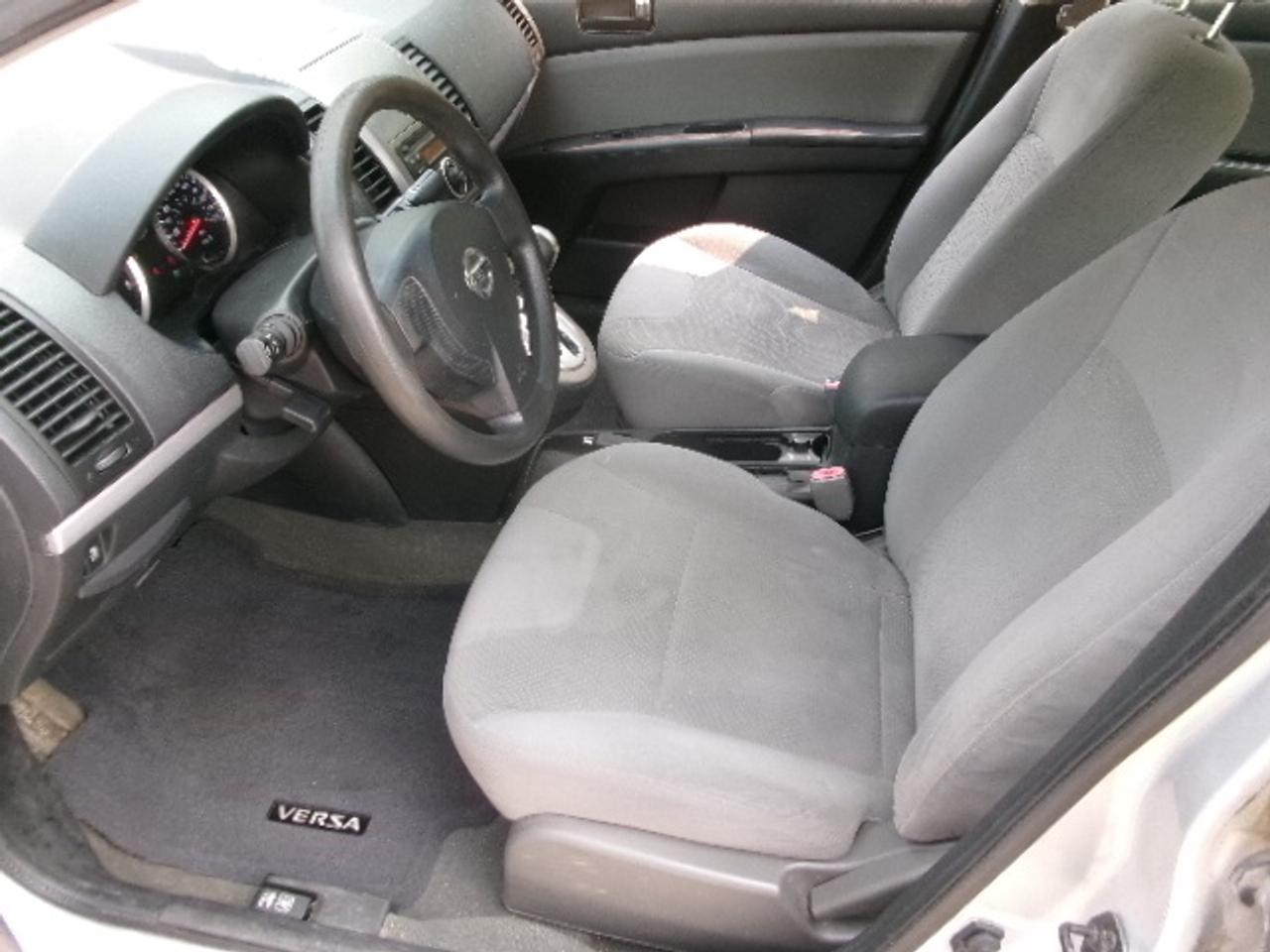 2012 Nissan Sentra 2.0 SR Photo