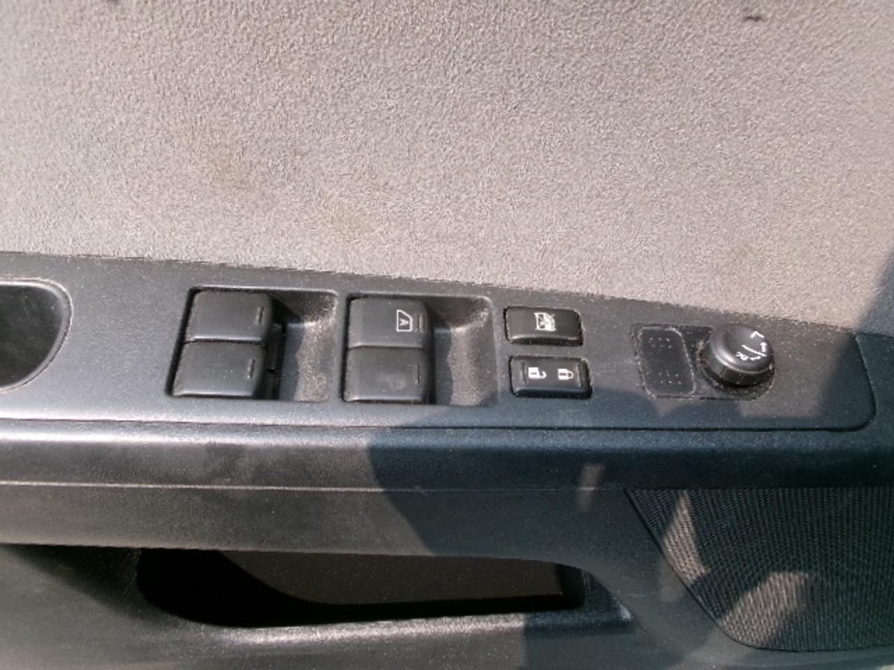 2012 Nissan Sentra 2.0 SR Photo