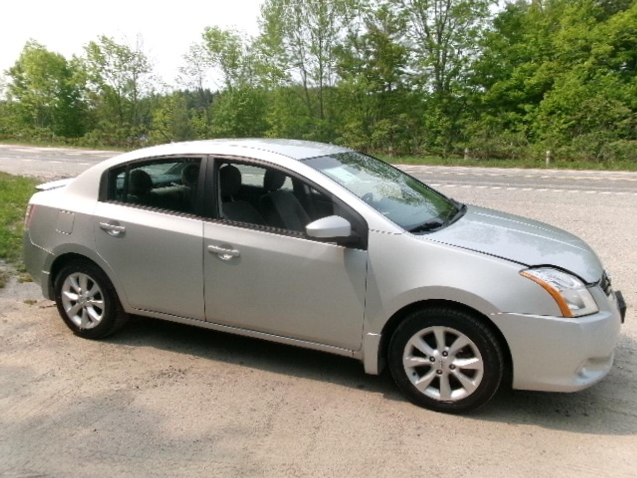 2012 Nissan Sentra 2.0 SR Photo