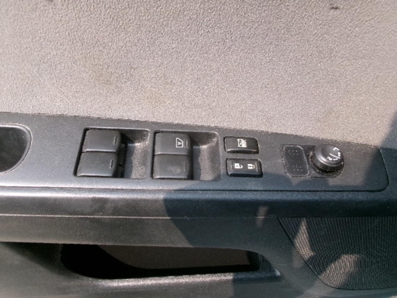 2012 Nissan Sentra 2.0 SR Photo