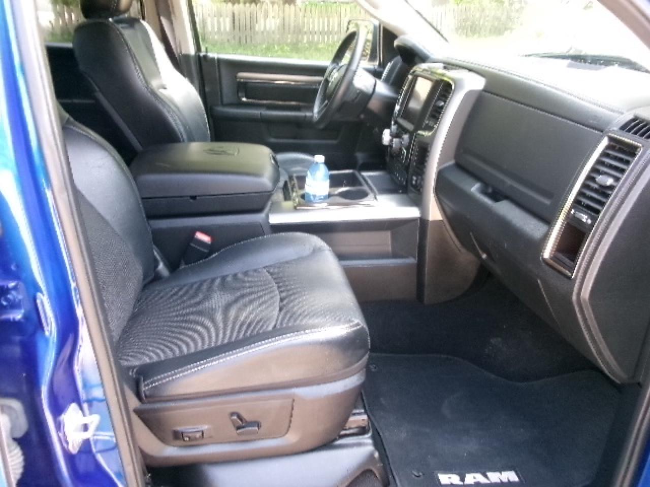 2015 RAM 1500 SPORT Photo3