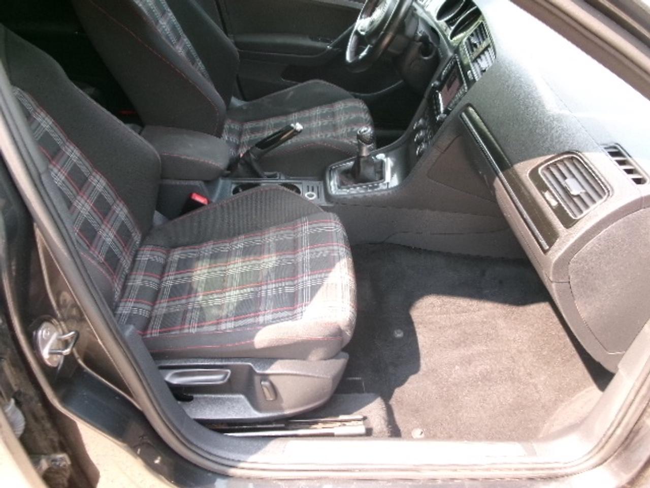 2015 Volkswagen Golf GTI Autobahn Photo