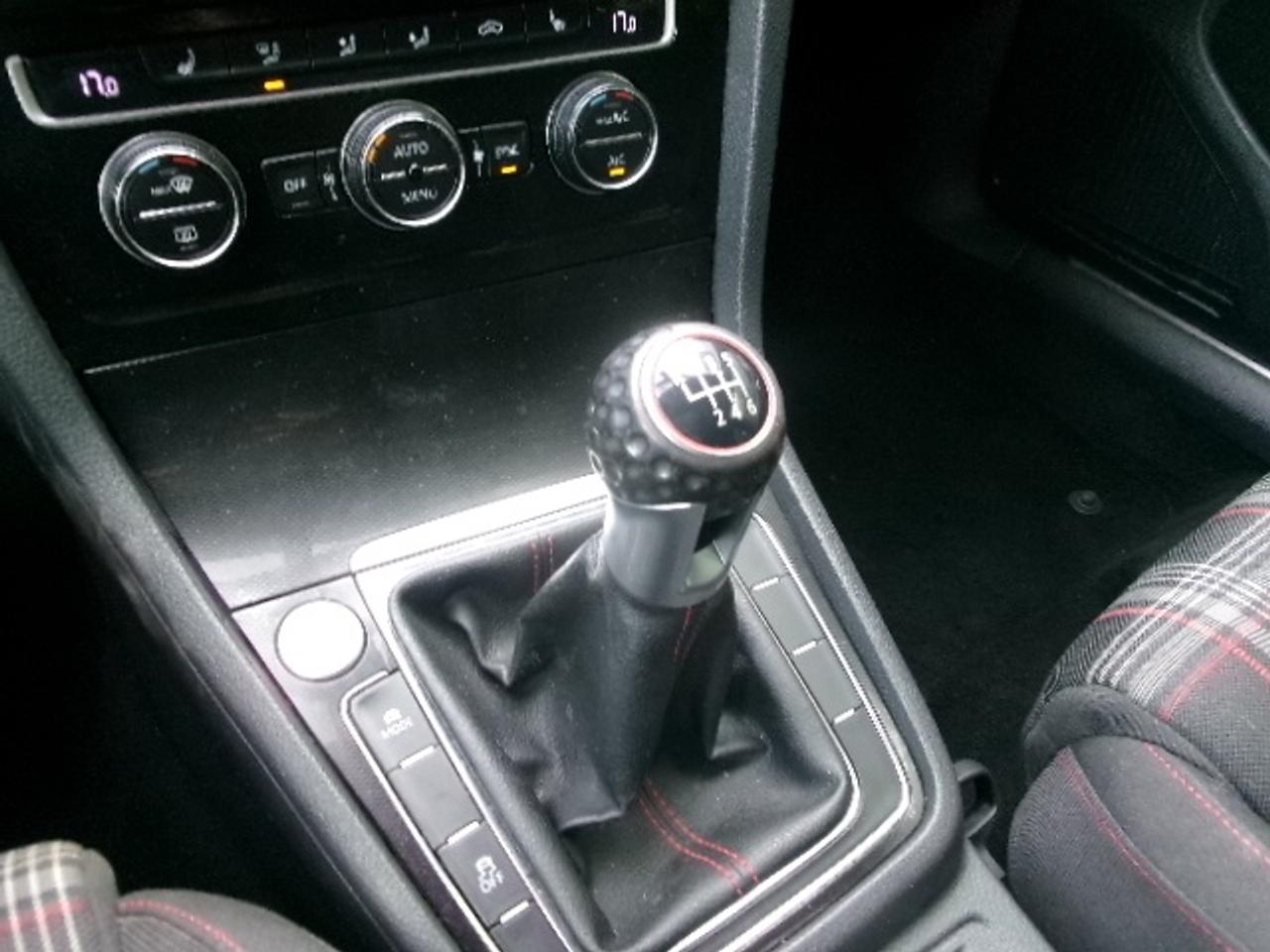 2015 Volkswagen Golf GTI Autobahn Photo