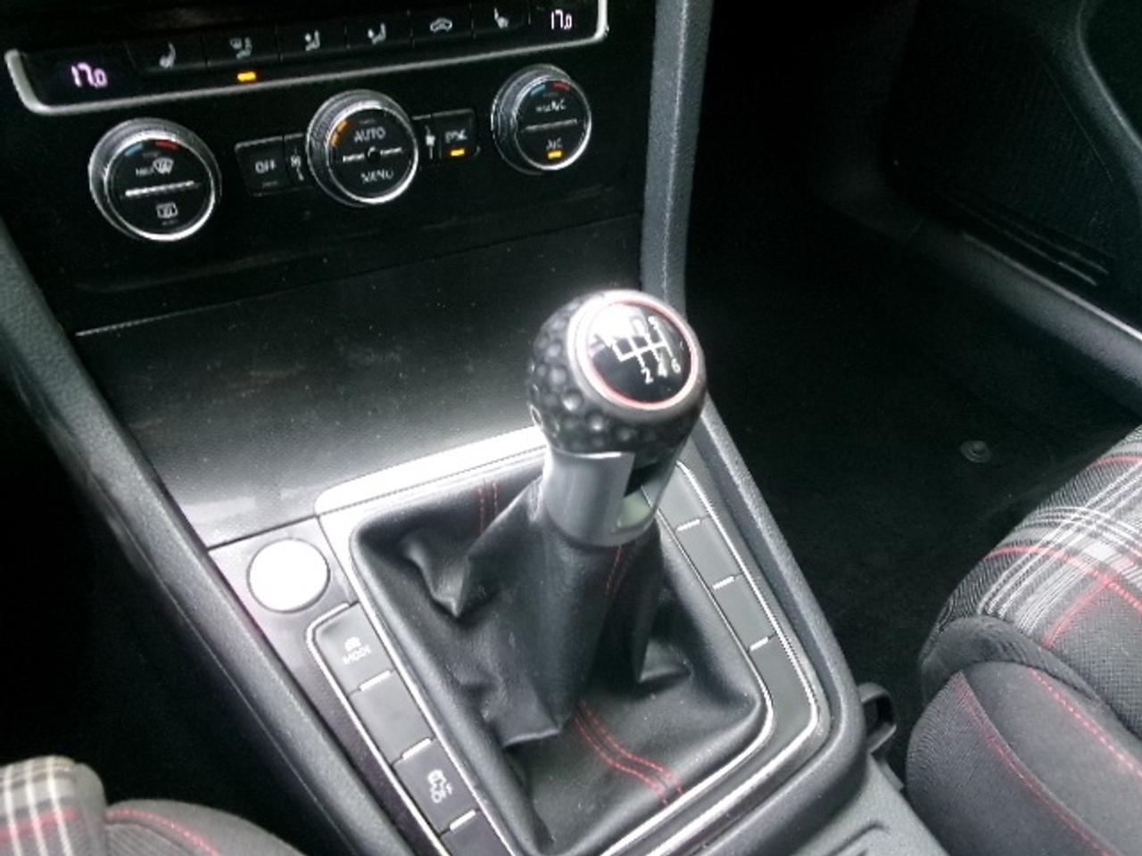2015 Volkswagen Golf GTI Autobahn Photo