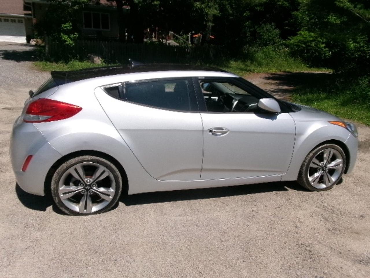 2013 Hyundai Veloster Base Photo3