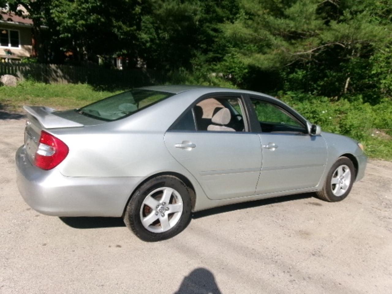 2002 Toyota Camry LE Photo3