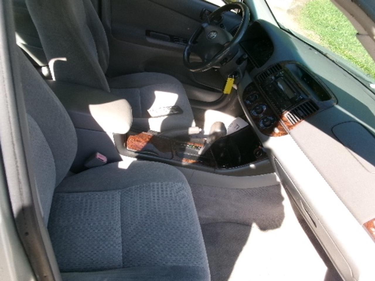 2002 Toyota Camry LE Photo