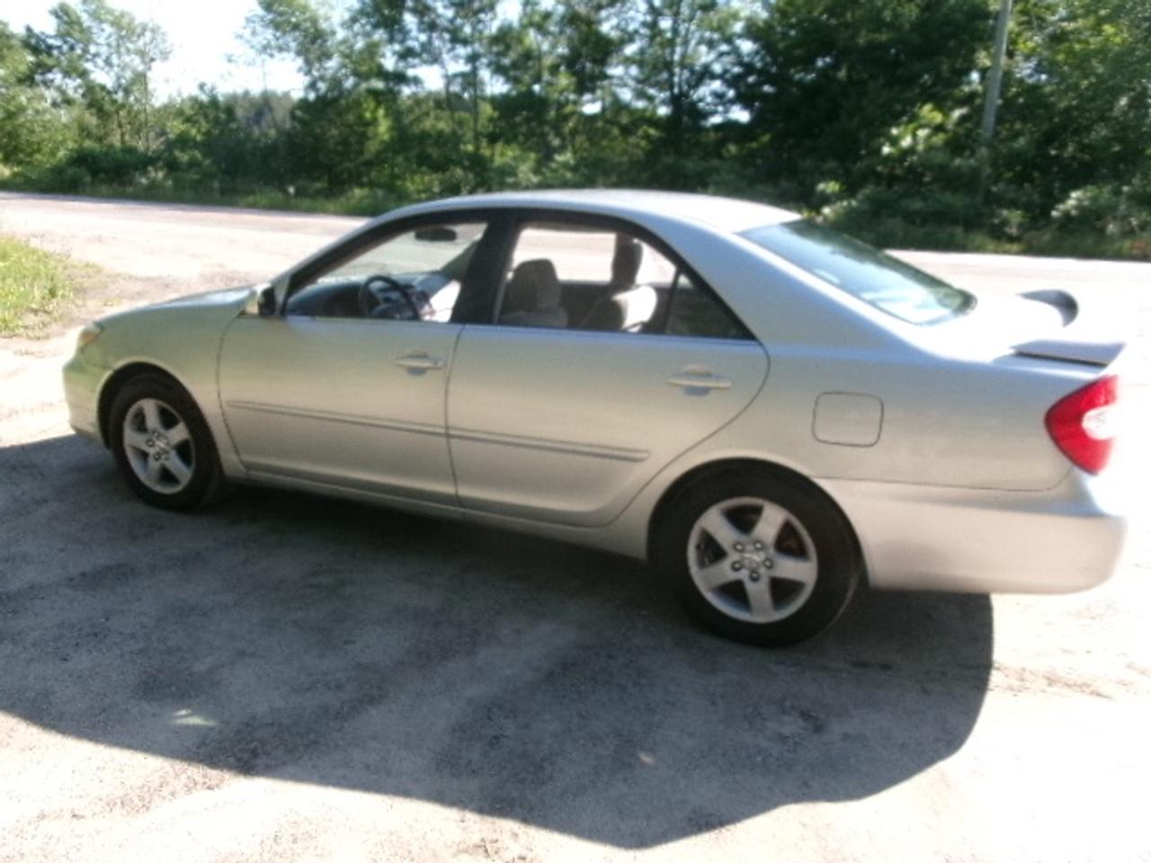 2002 Toyota Camry LE Photo