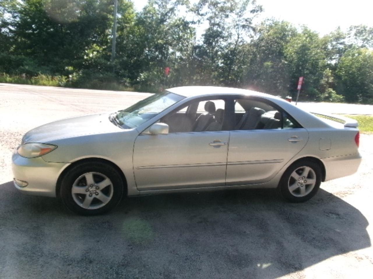 2002 Toyota Camry LE Photo