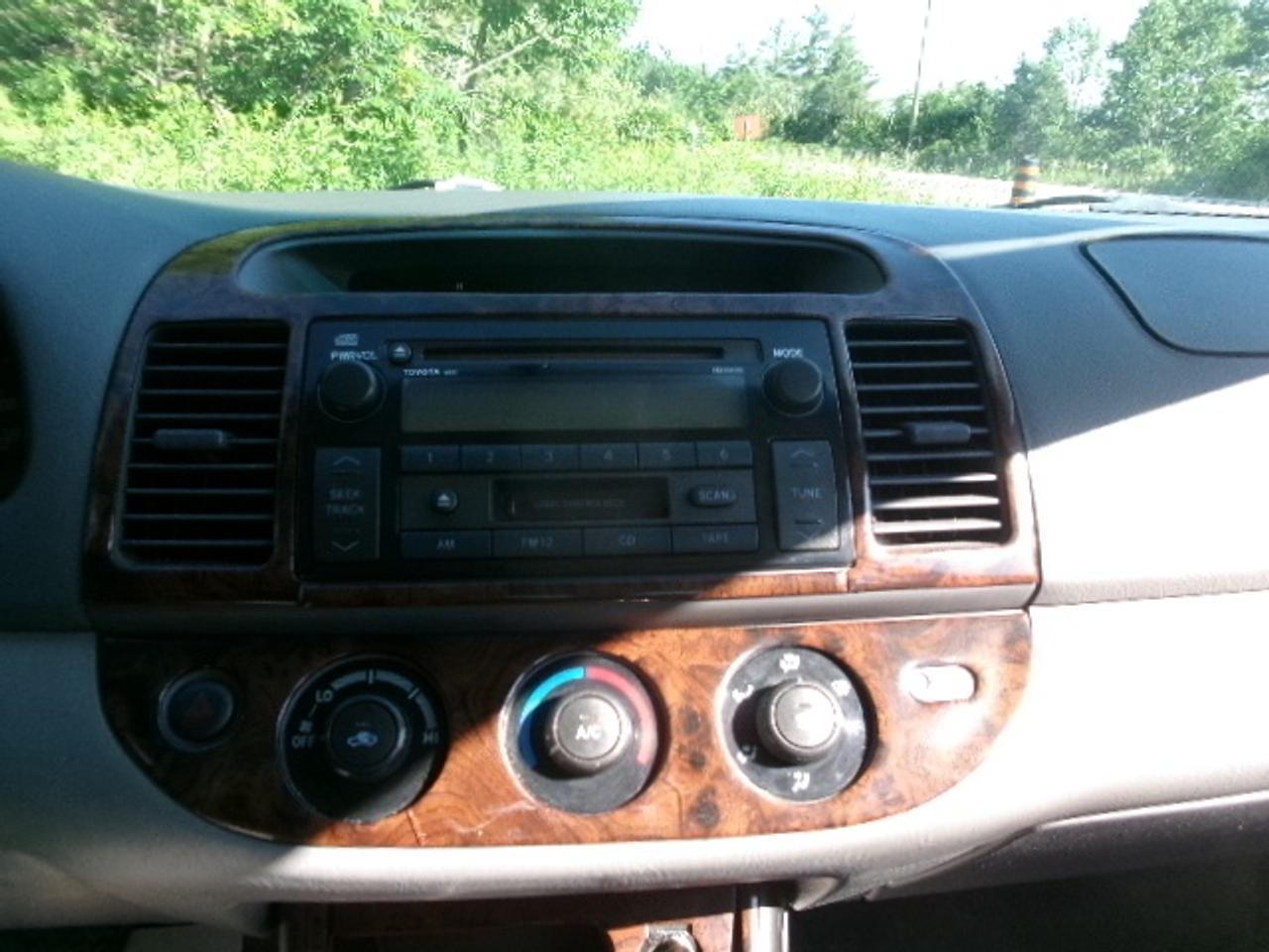 2002 Toyota Camry LE Photo