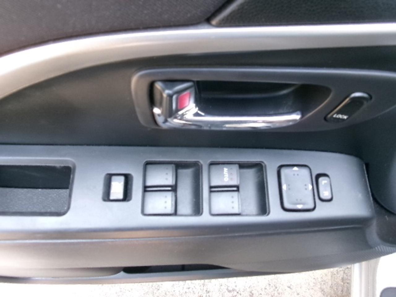 2013 Mazda MAZDA5 Touring Photo