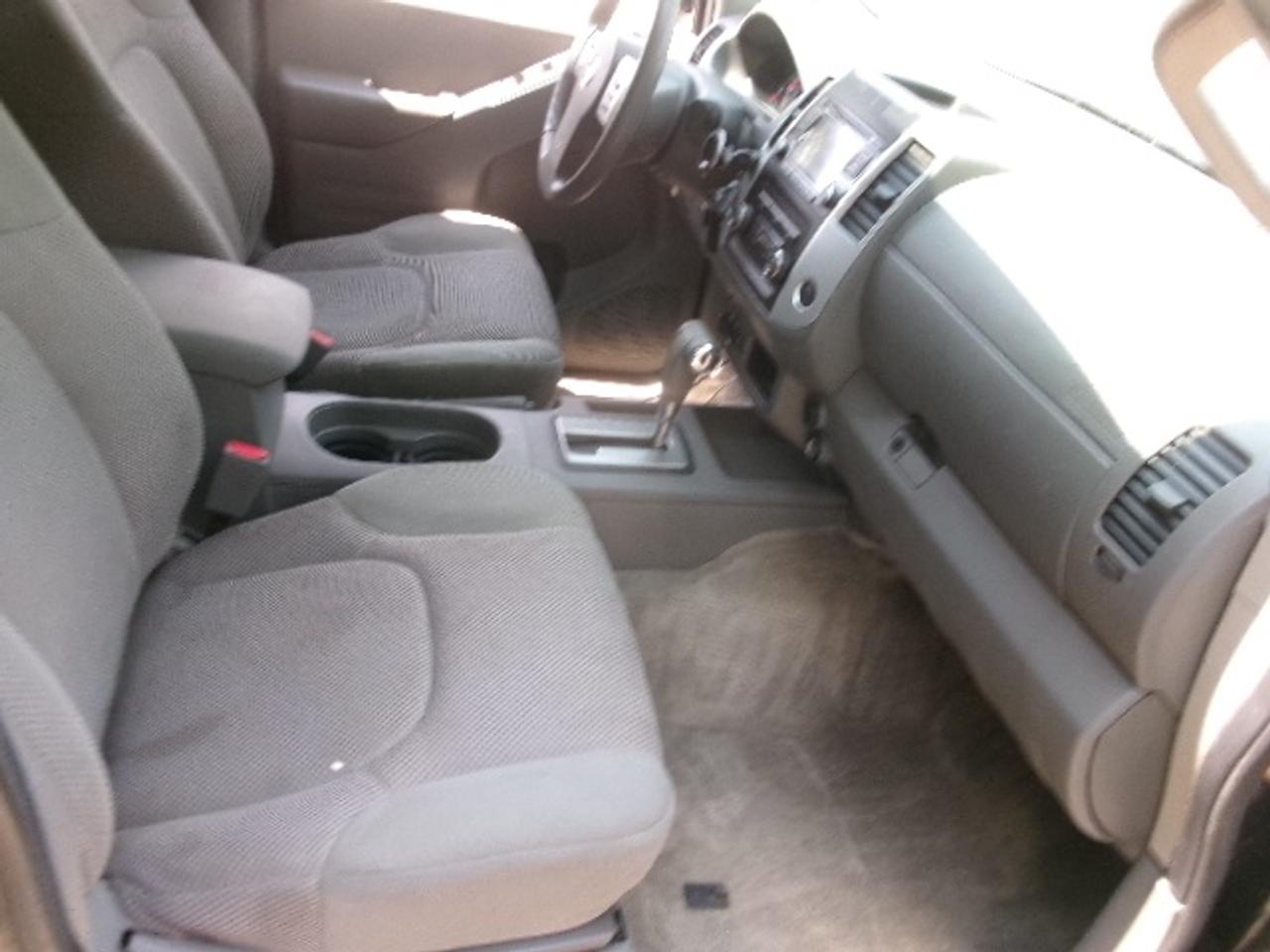 2015 Nissan Frontier SL Photo3