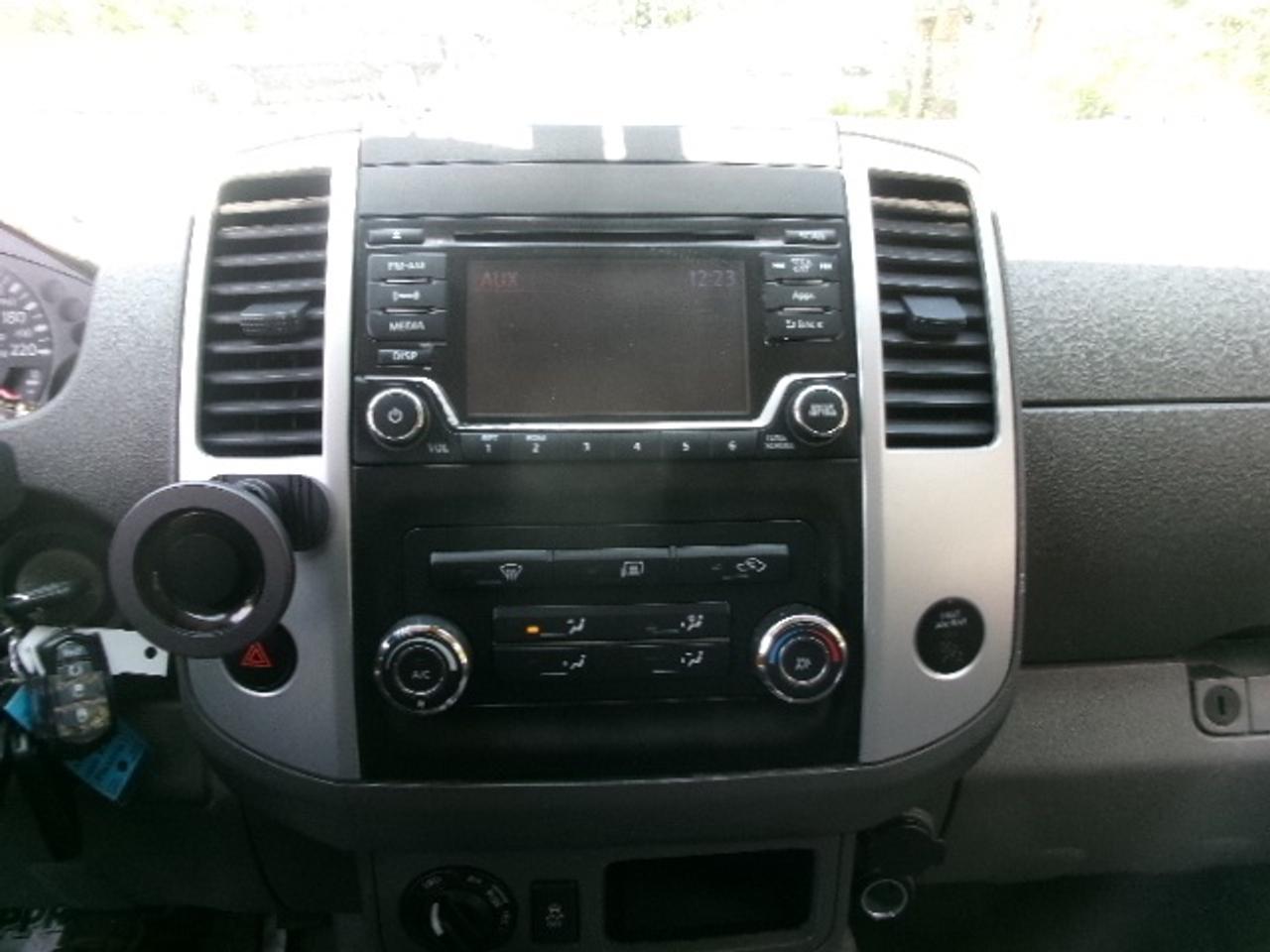 2015 Nissan Frontier SL Photo