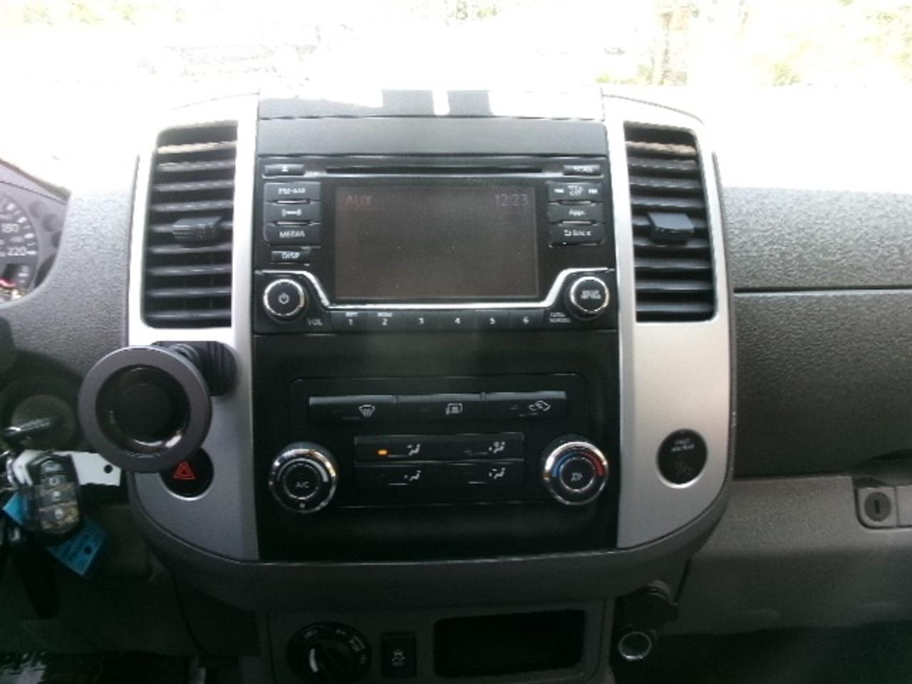 2015 Nissan Frontier SL Photo