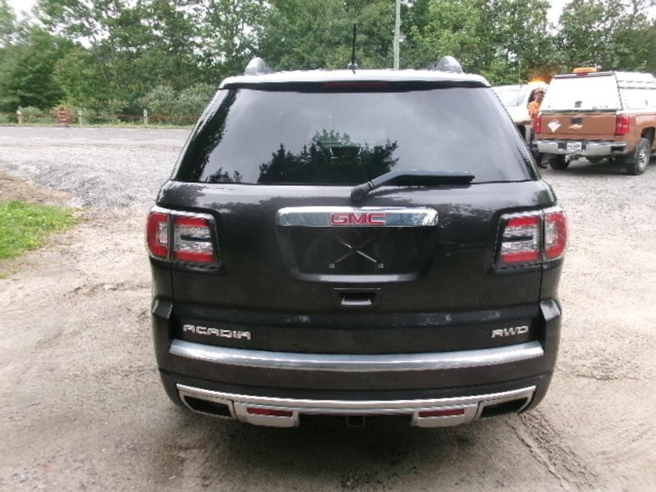 2015 GMC Acadia Denali Photo3