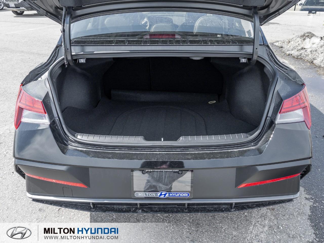 2026 Hyundai Elantra HEV Luxury 4dr Sedan Photo