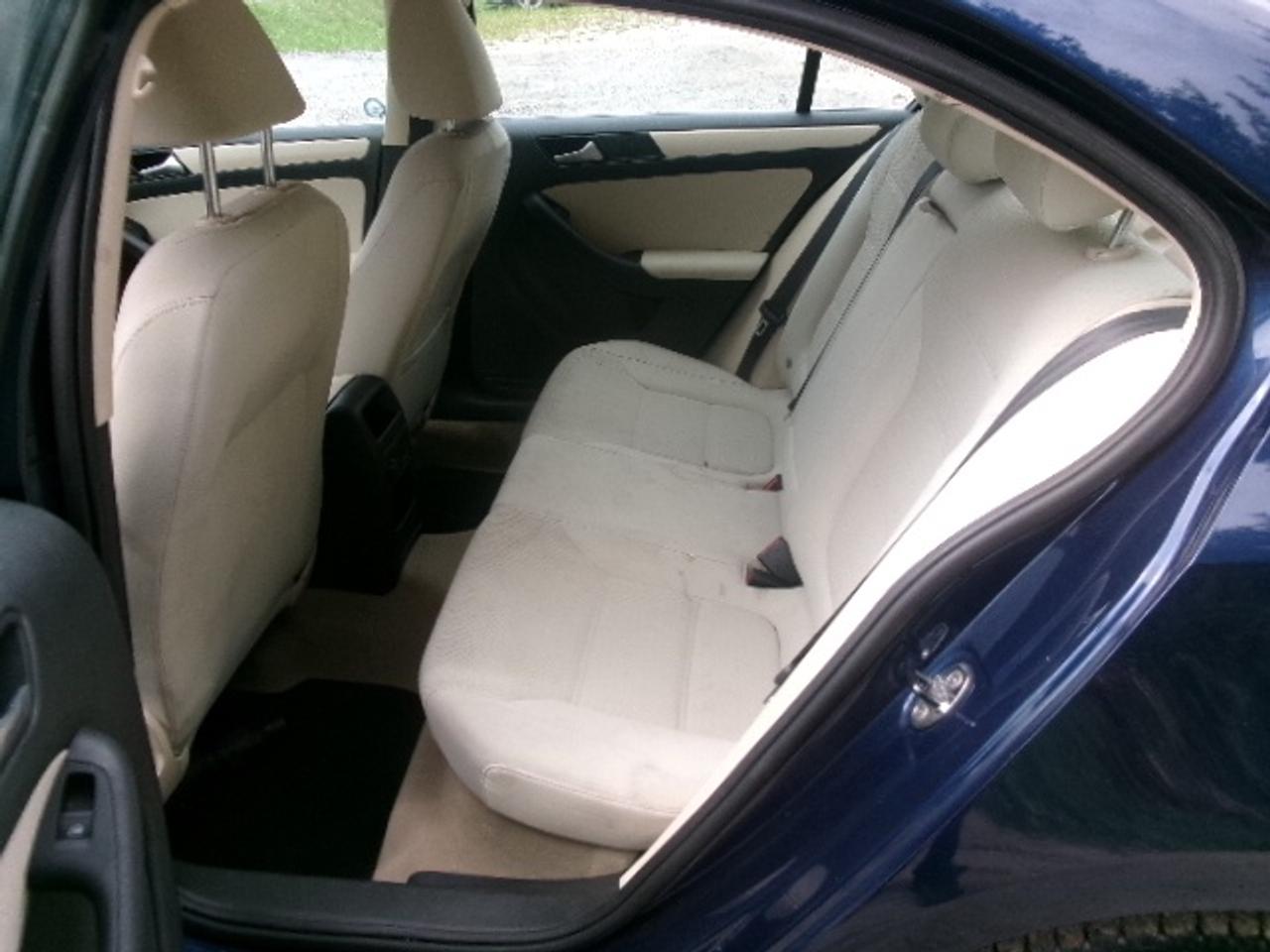 2012 Volkswagen Jetta BASE Photo2