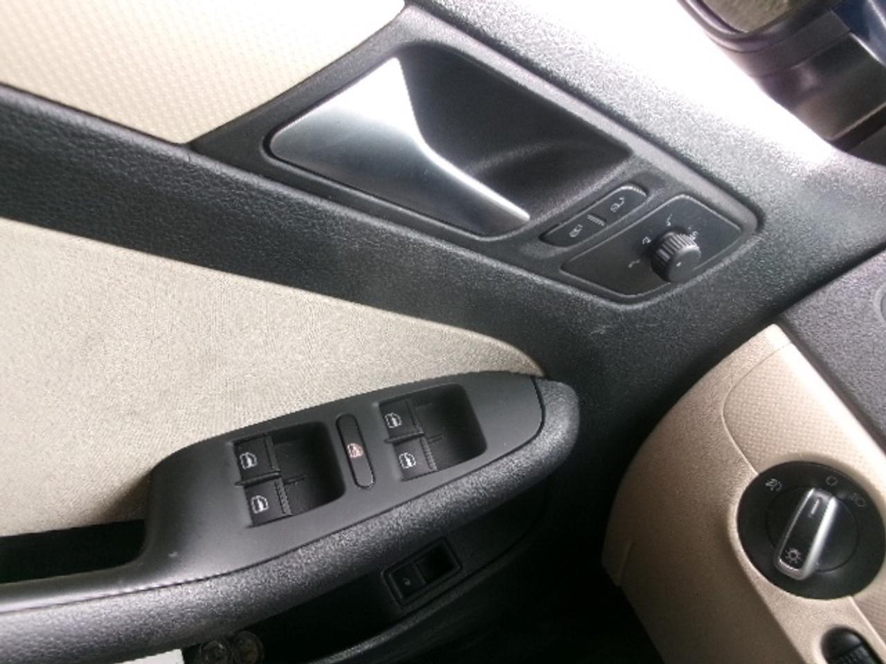 2012 Volkswagen Jetta BASE Photo