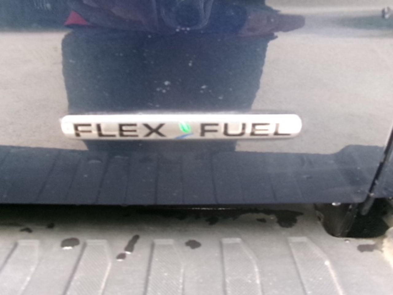 2015 Ford F-150 XLT Photo2