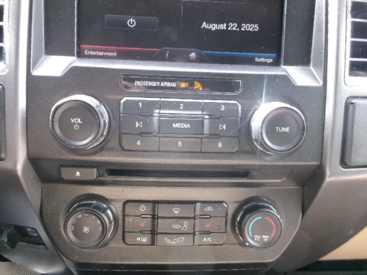 2015 Ford F-150 XLT Photo