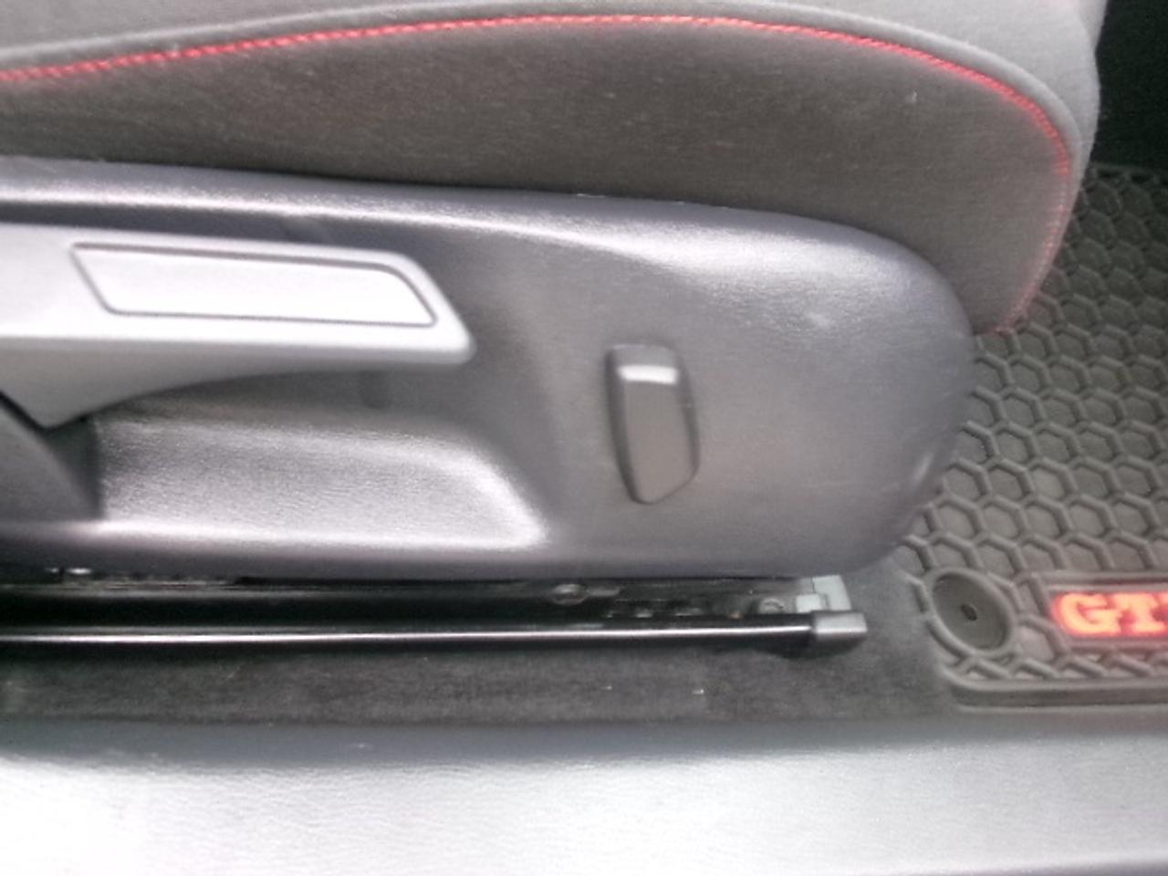 2013 Volkswagen GTI  Photo