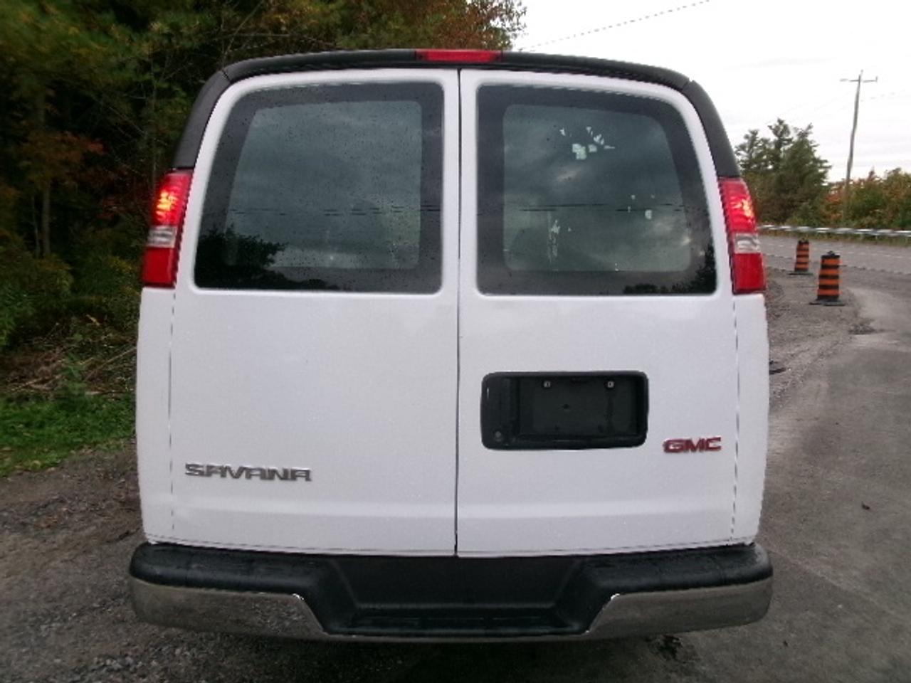2017 GMC Savana cargo Photo