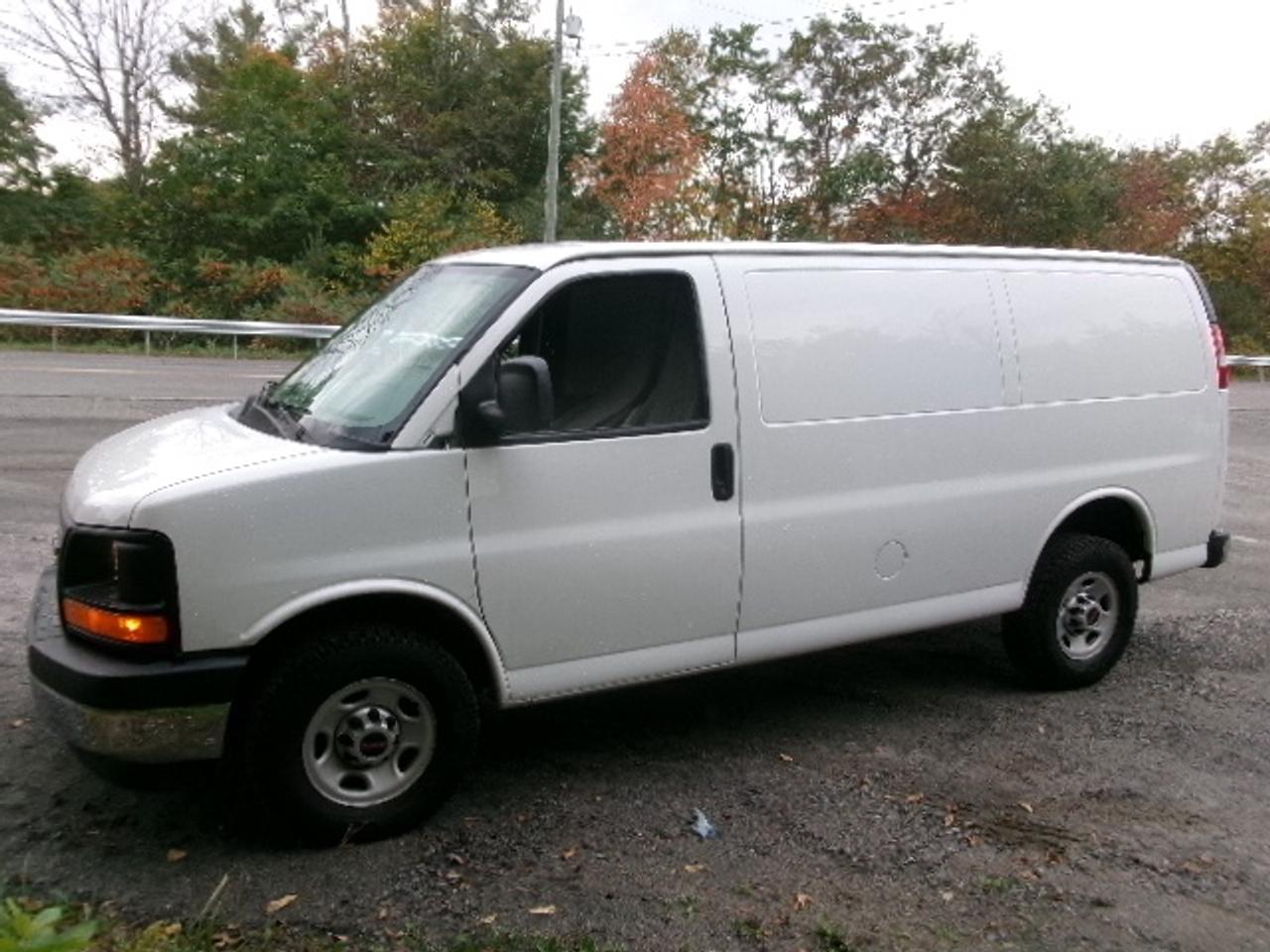 2017 GMC Savana cargo Photo