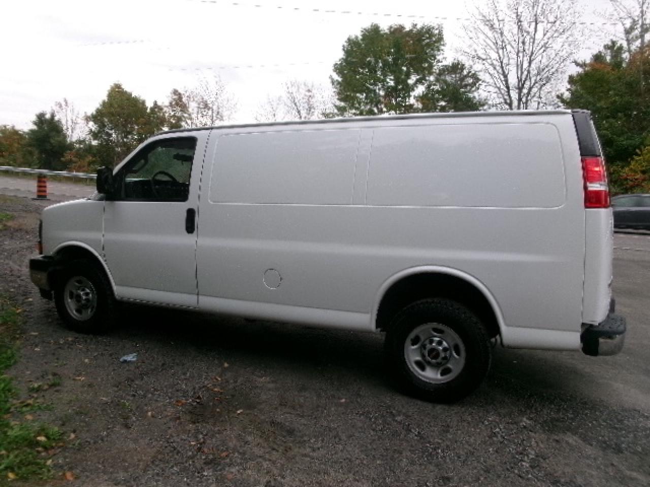 2017 GMC Savana cargo Photo