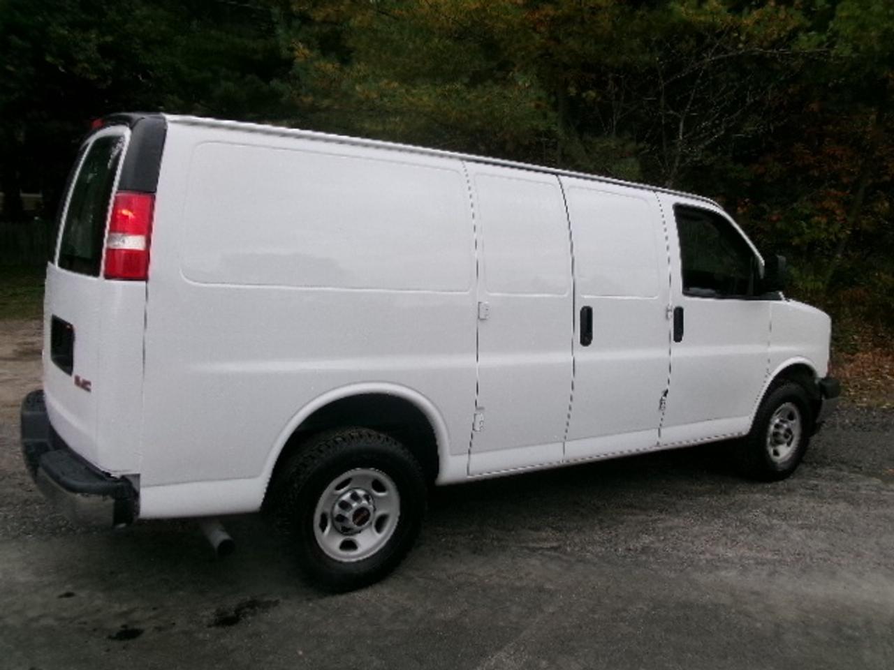 2017 GMC Savana cargo Photo