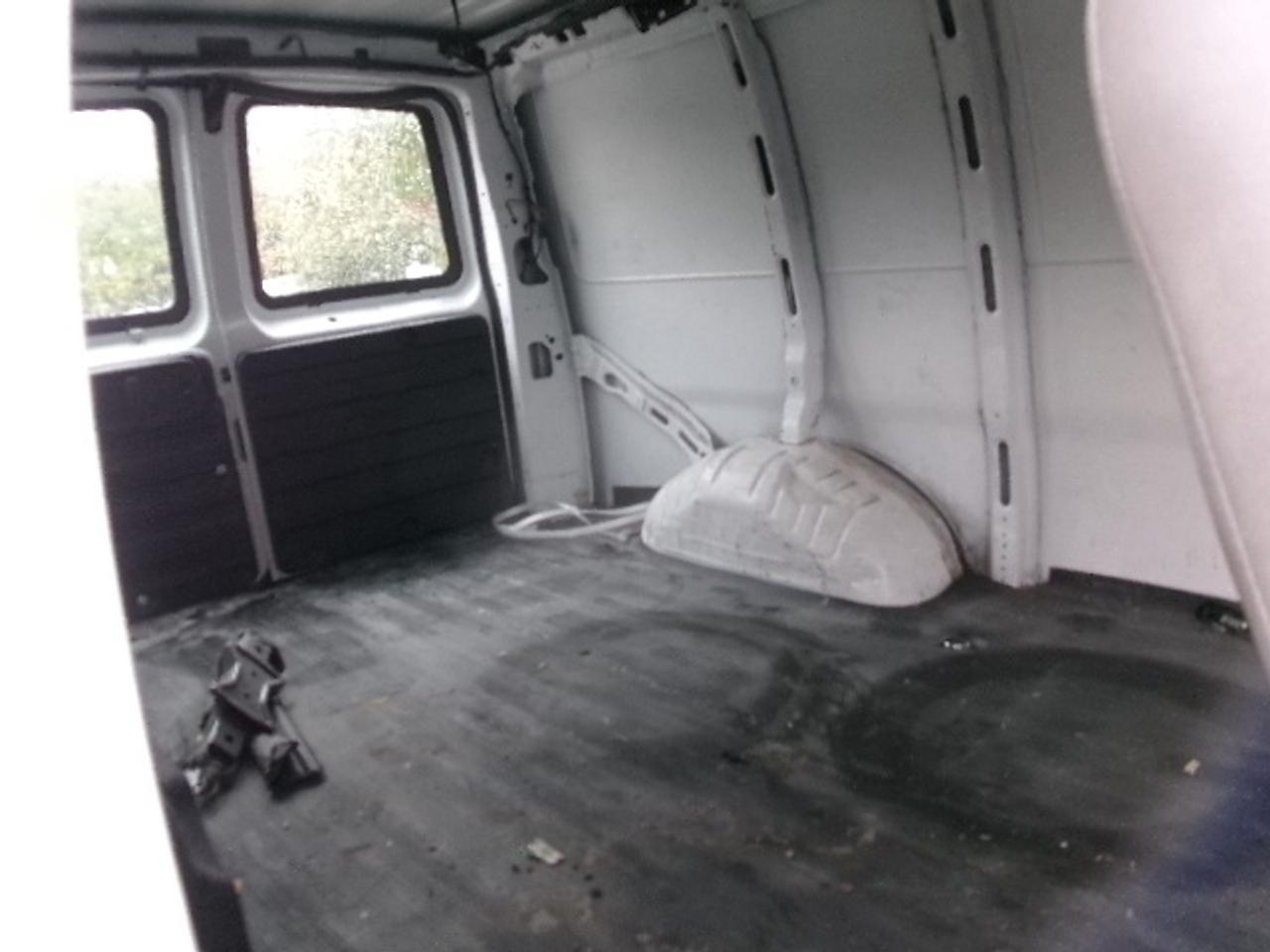 2017 GMC Savana cargo Photo