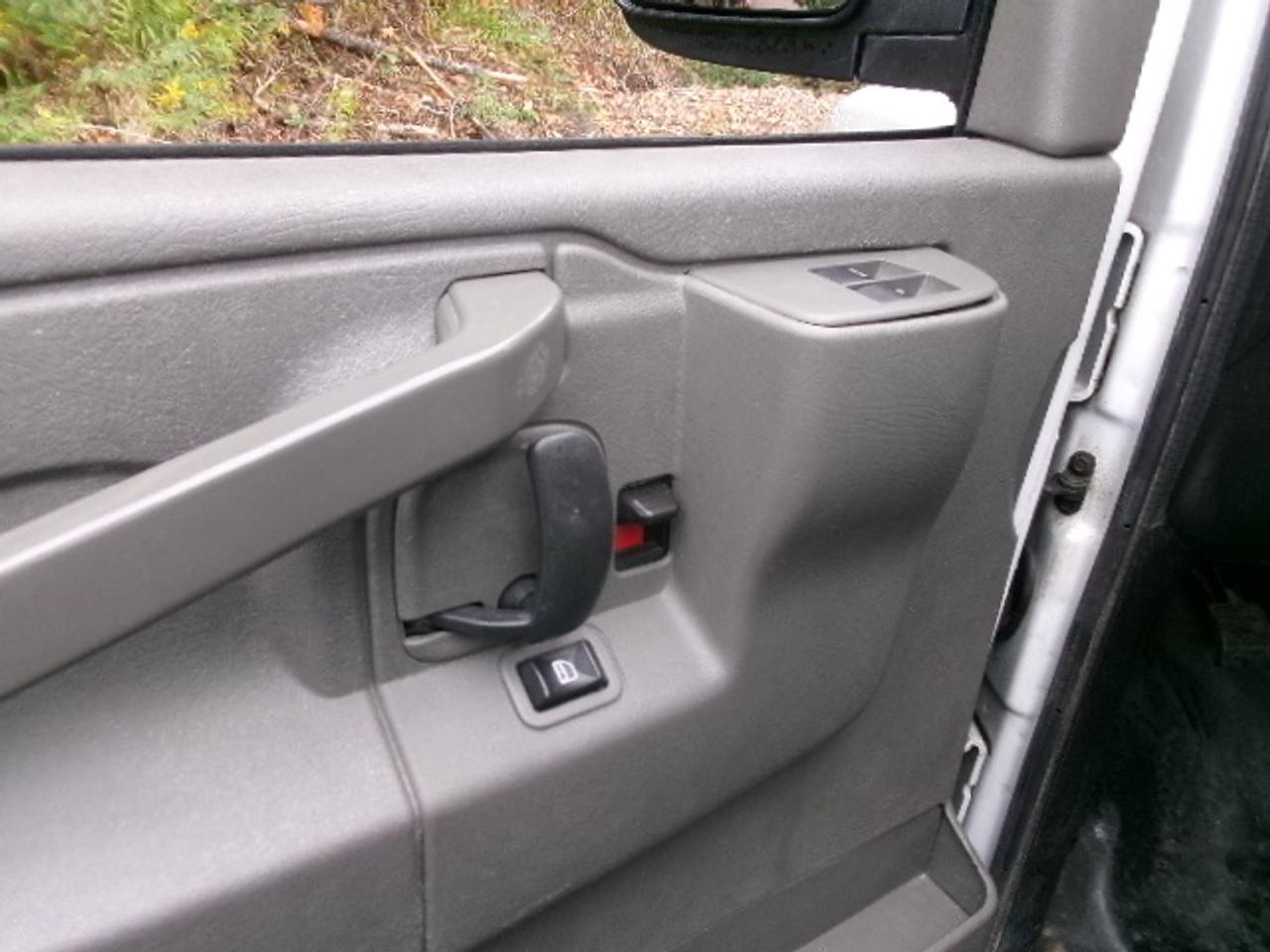 2017 GMC Savana cargo Photo