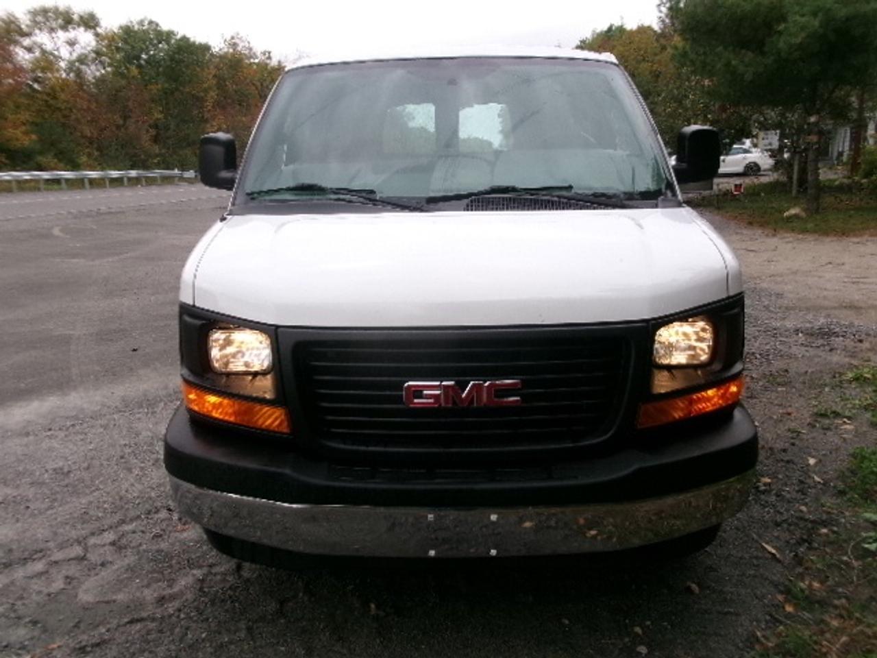 2017 GMC Savana cargo Photo