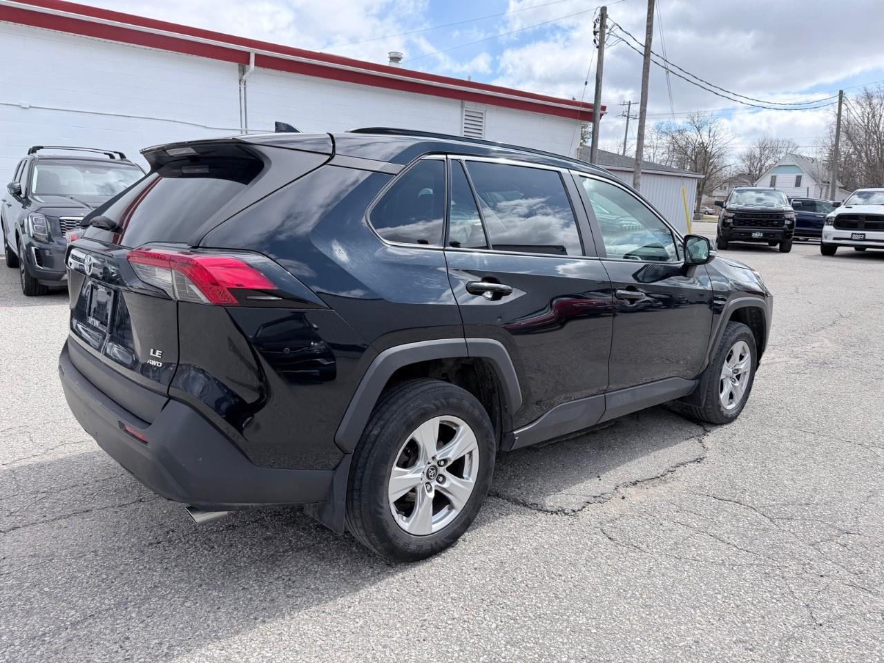 2019 Toyota RAV4 AWD LE Photo
