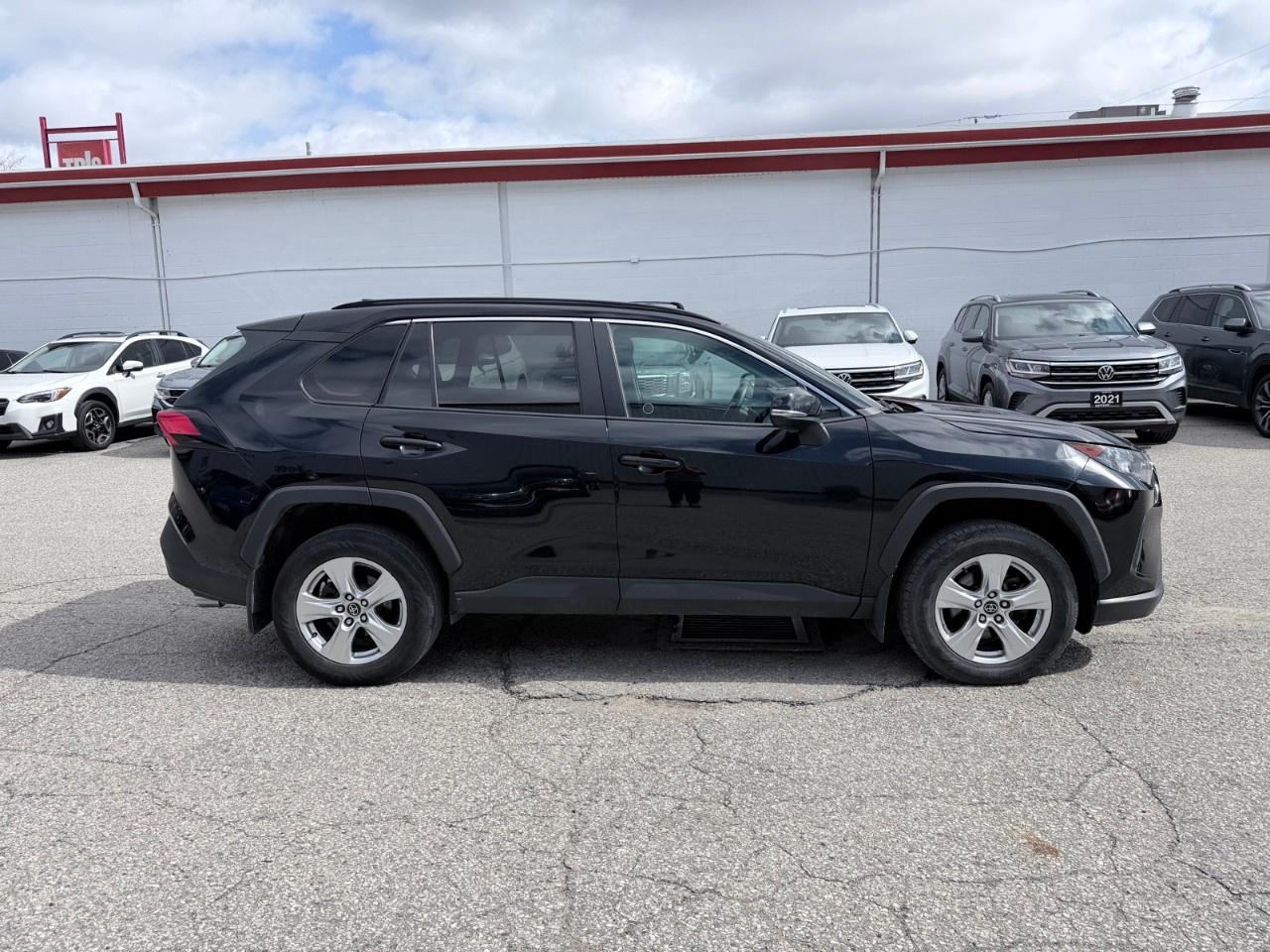 2019 Toyota RAV4 AWD LE Photo3