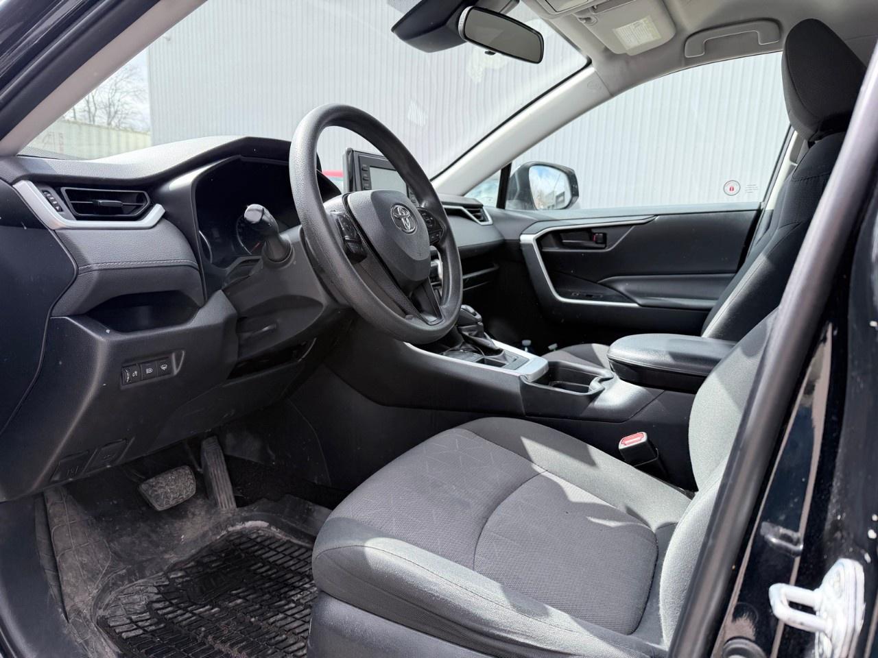 2019 Toyota RAV4 AWD LE Photo