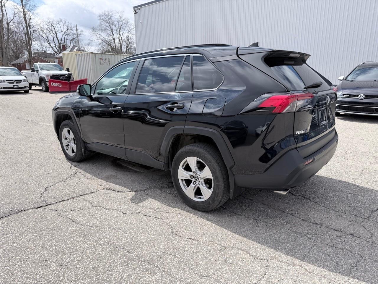 2019 Toyota RAV4 AWD LE Photo