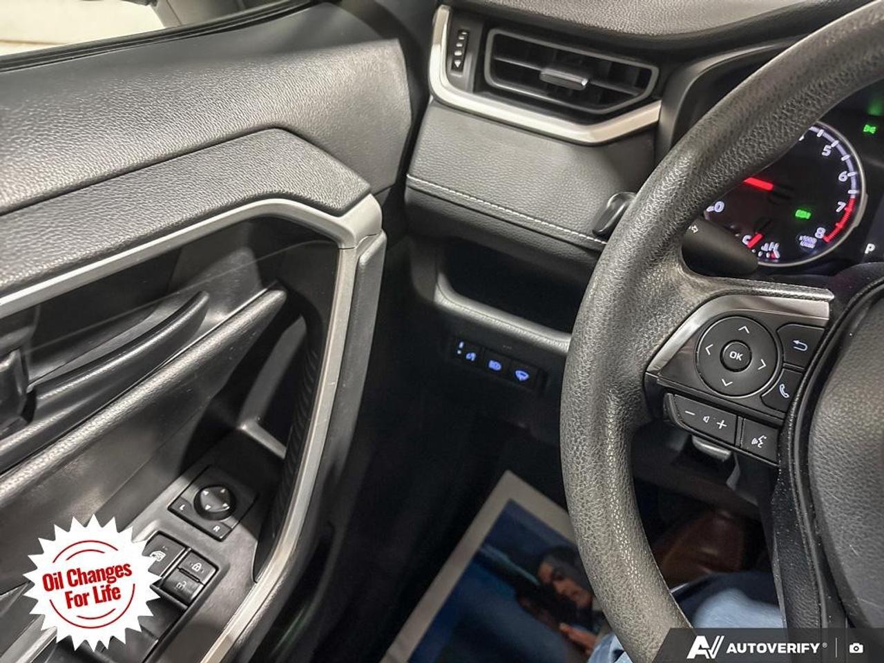 2019 Toyota RAV4 AWD LE Photo
