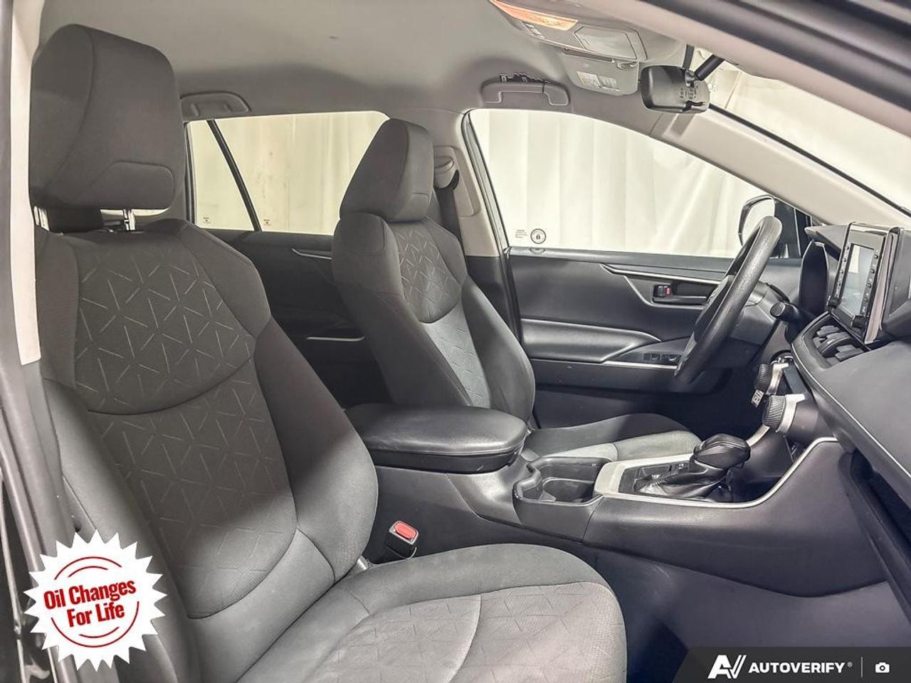 2019 Toyota RAV4 AWD LE Photo